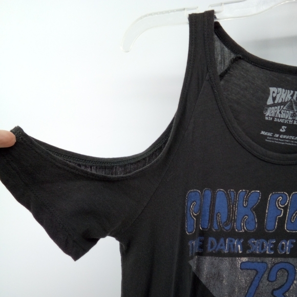Lucky Brand PInk Floyd Dark Side of the Moon 73 100% Cotton Cold Shoulder Top S - Picture 4 of 8